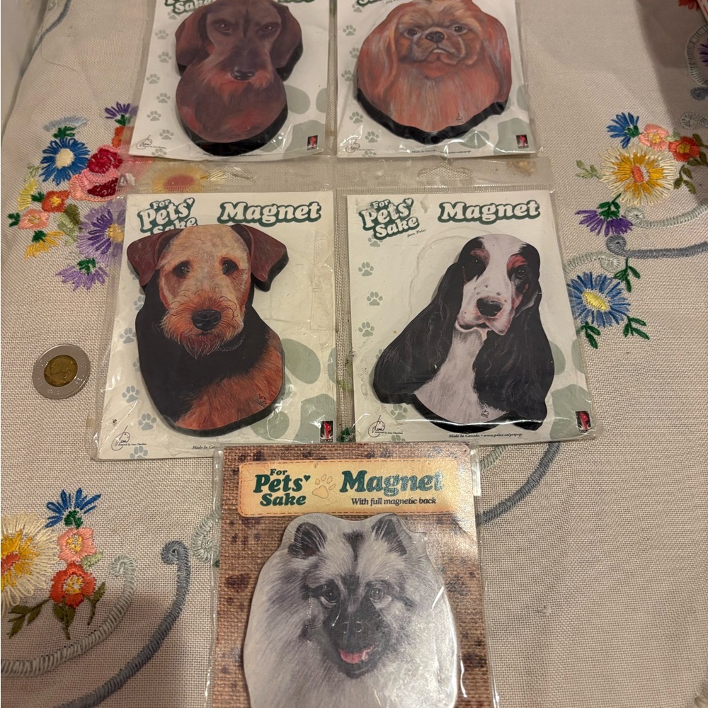 Dog Magnet Set - Brown, Black, White X5
Made in Canada 🇨🇦.